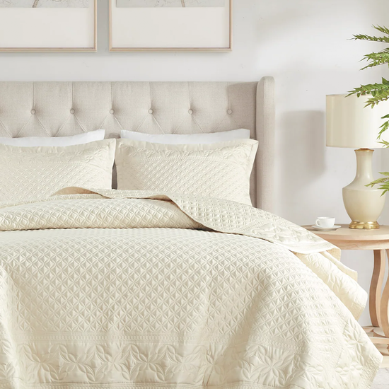 Versailles 3 Piece Quilt Set